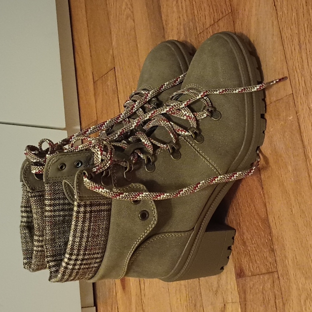 Women's Boots size 8.5
